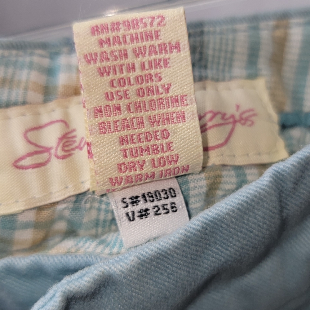 Women's Steve and Barry's brand khaki shorts - Picture 7 of 7